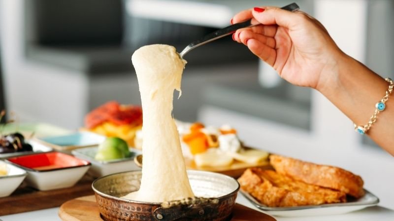 Tam Kıvamında Kuymak Sırları ve Peynirli Lezzetler